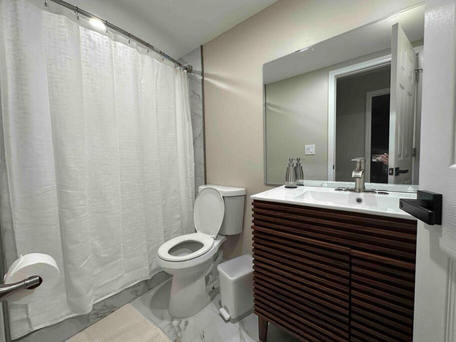 Spacious 3br Detach House W/parking In Quiet Area Hébergement de vacances New York